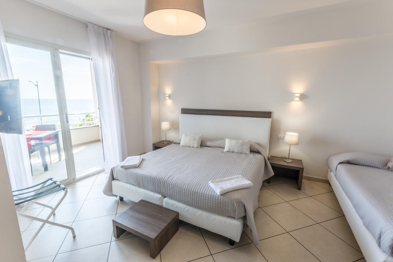 Bed and Breakfast Riva Del Sol à Santa Teresa Di Riva Extérieur photo