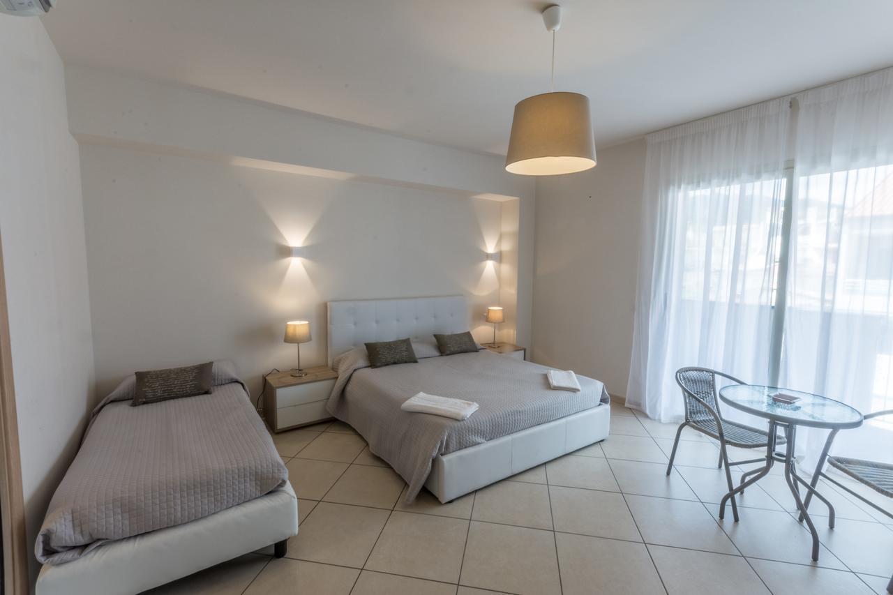 Bed and Breakfast Riva Del Sol à Santa Teresa Di Riva Extérieur photo